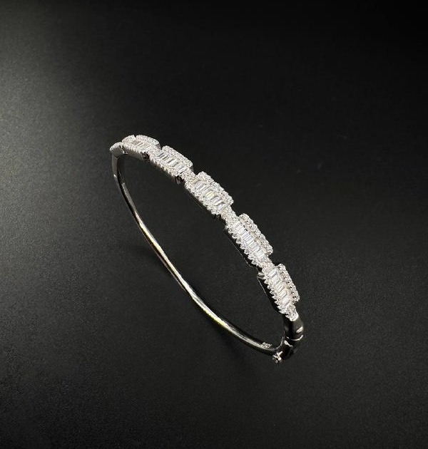 Silver bangle-diamondlite-for woman