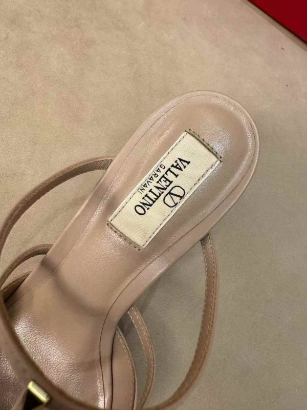 Valentino pumps-for woman-REPLICA - Image 2