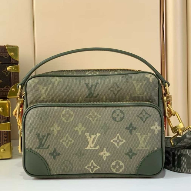 Louis Vuitton bag-for men-REPLICA