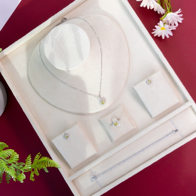 Women’s Silver Jewelry Set with Moissanite